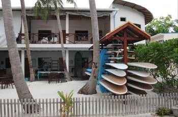 Hotel Cokes Surf Camp Thulusdhoo Esterno foto